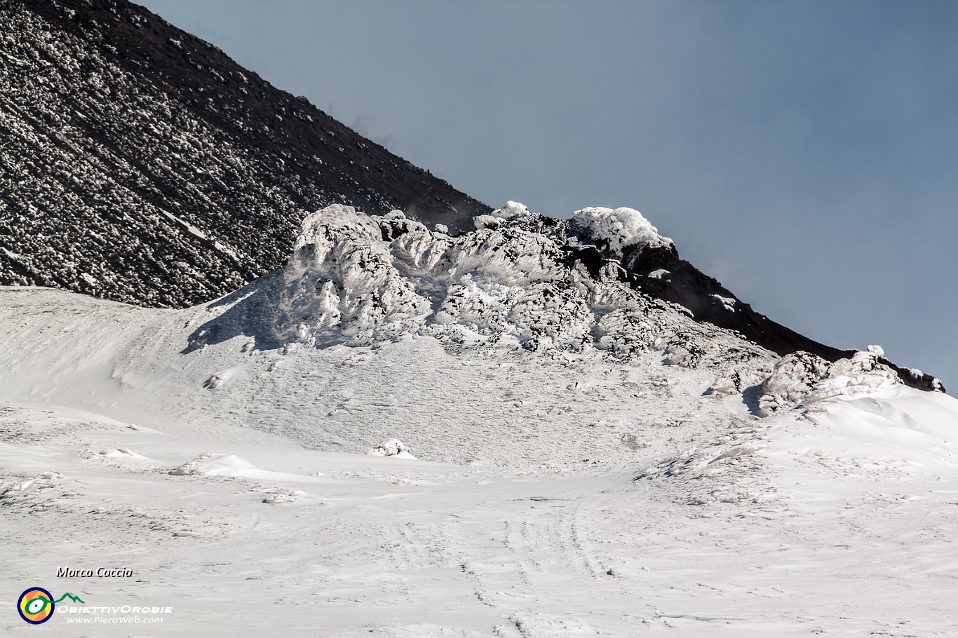 30_Fumo, rocce e neve.JPG